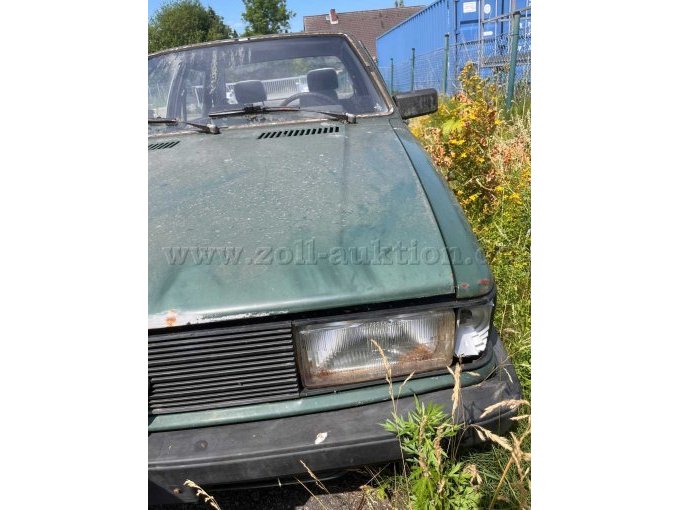 Audi 80 Front mit Scheinwerfer