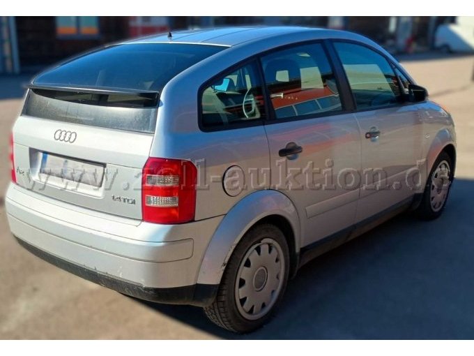 Fahrzeug seitlich von hinten rechts