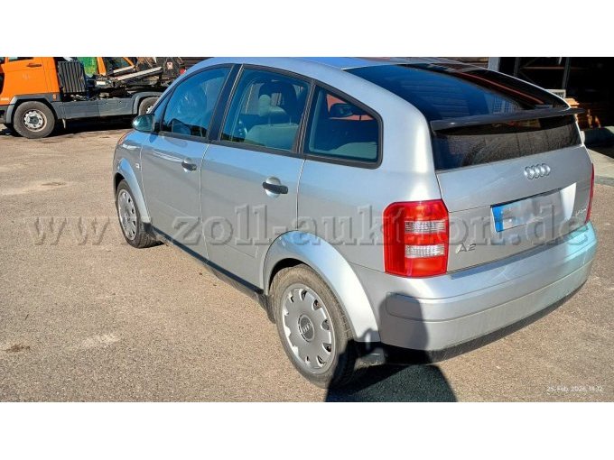 Fahrzeug seitlich von hinten links