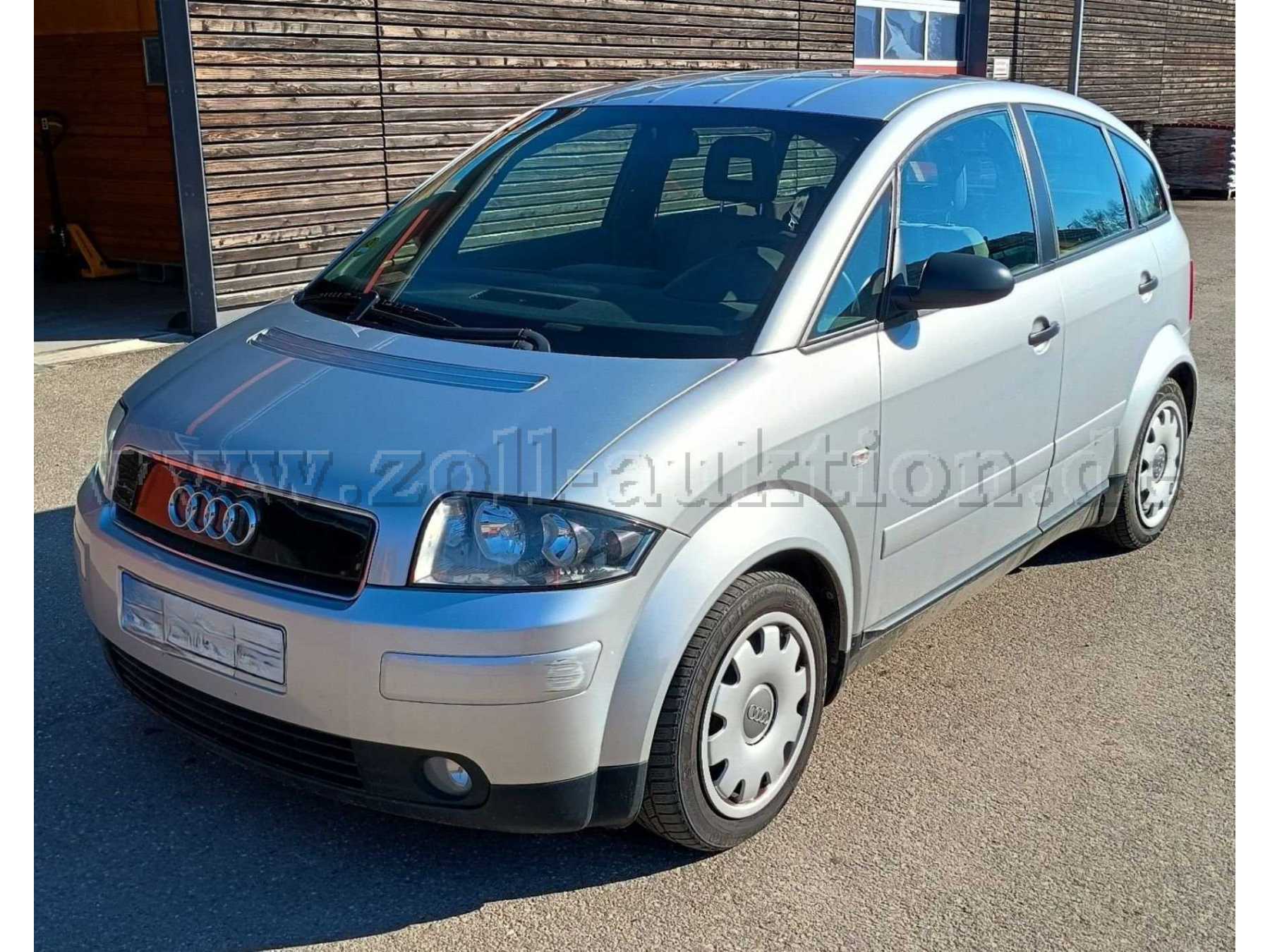 Fahrzeug seitlich von vorne rechts