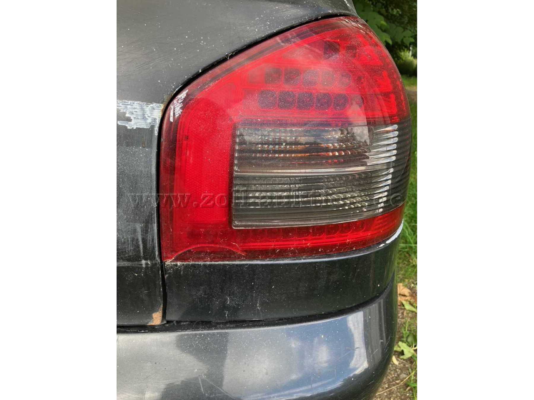 Rückscheinwerfer mit Riss im Gehäuse