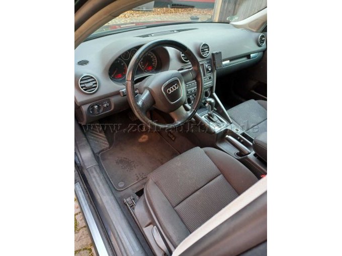 Ansicht Cockpit und Armaturenbrett