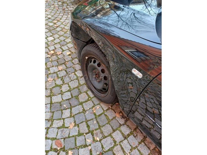 Anfahrschaden vorne links - Perspektive seitlich