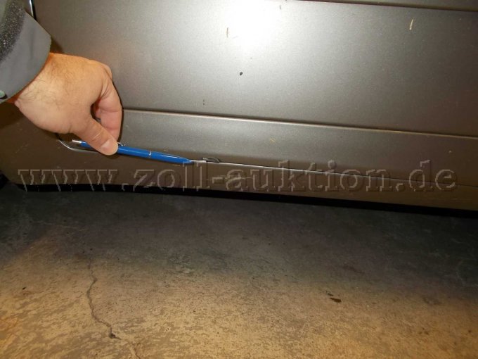 Zierleiste linke Vordertür – beschädigt