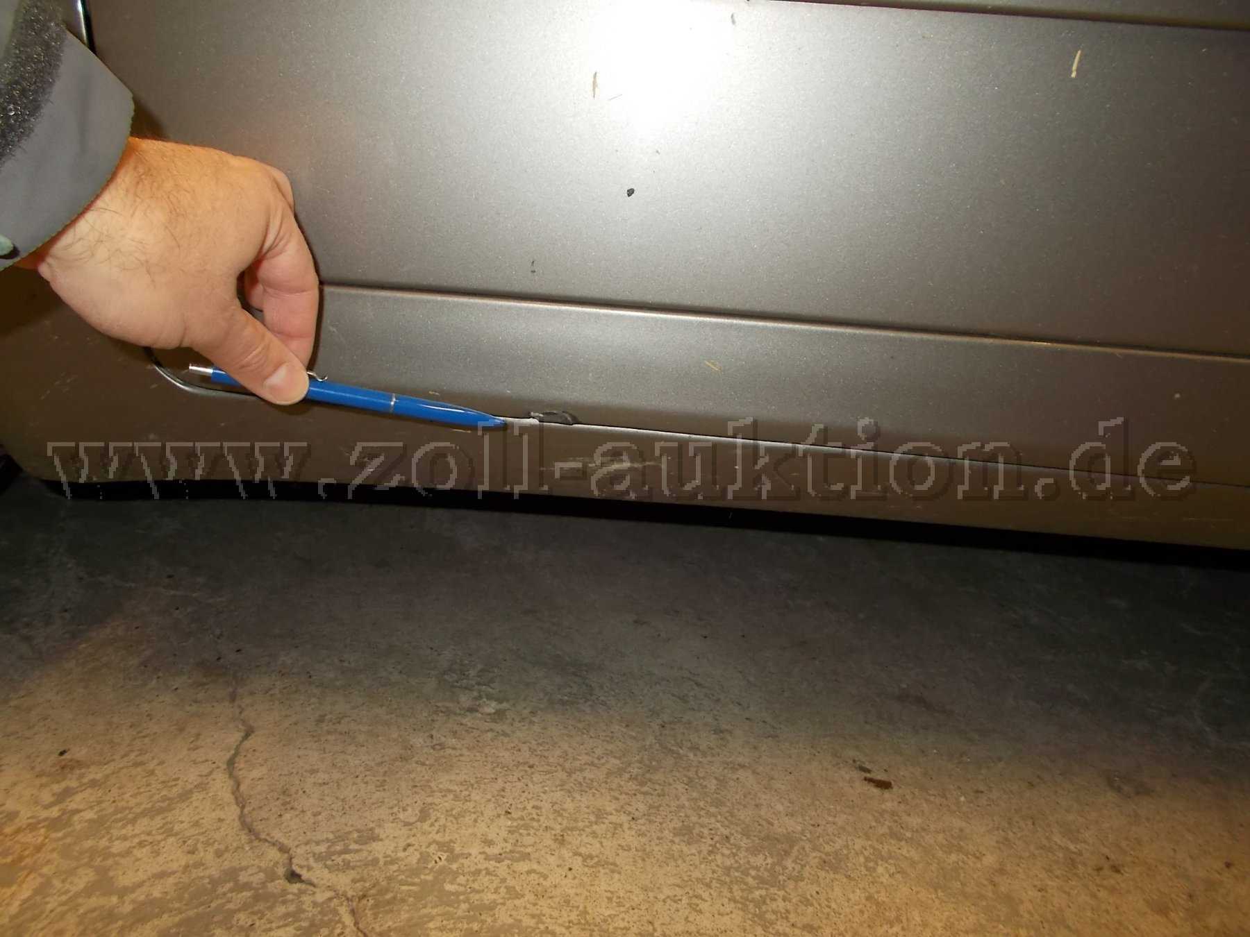 Zierleiste linke Vordertür – beschädigt