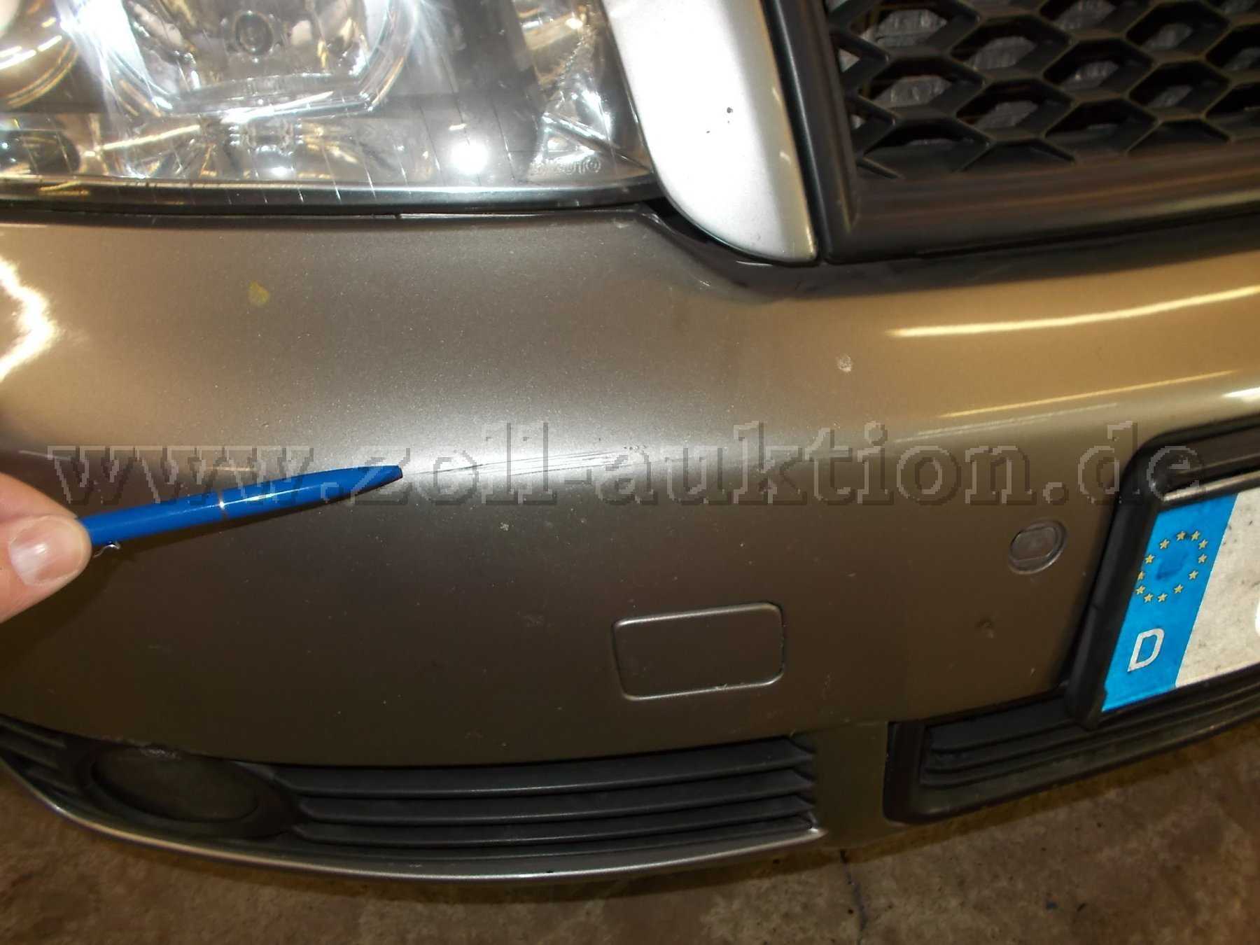 Lackschäden am vorderen Stoßfänger