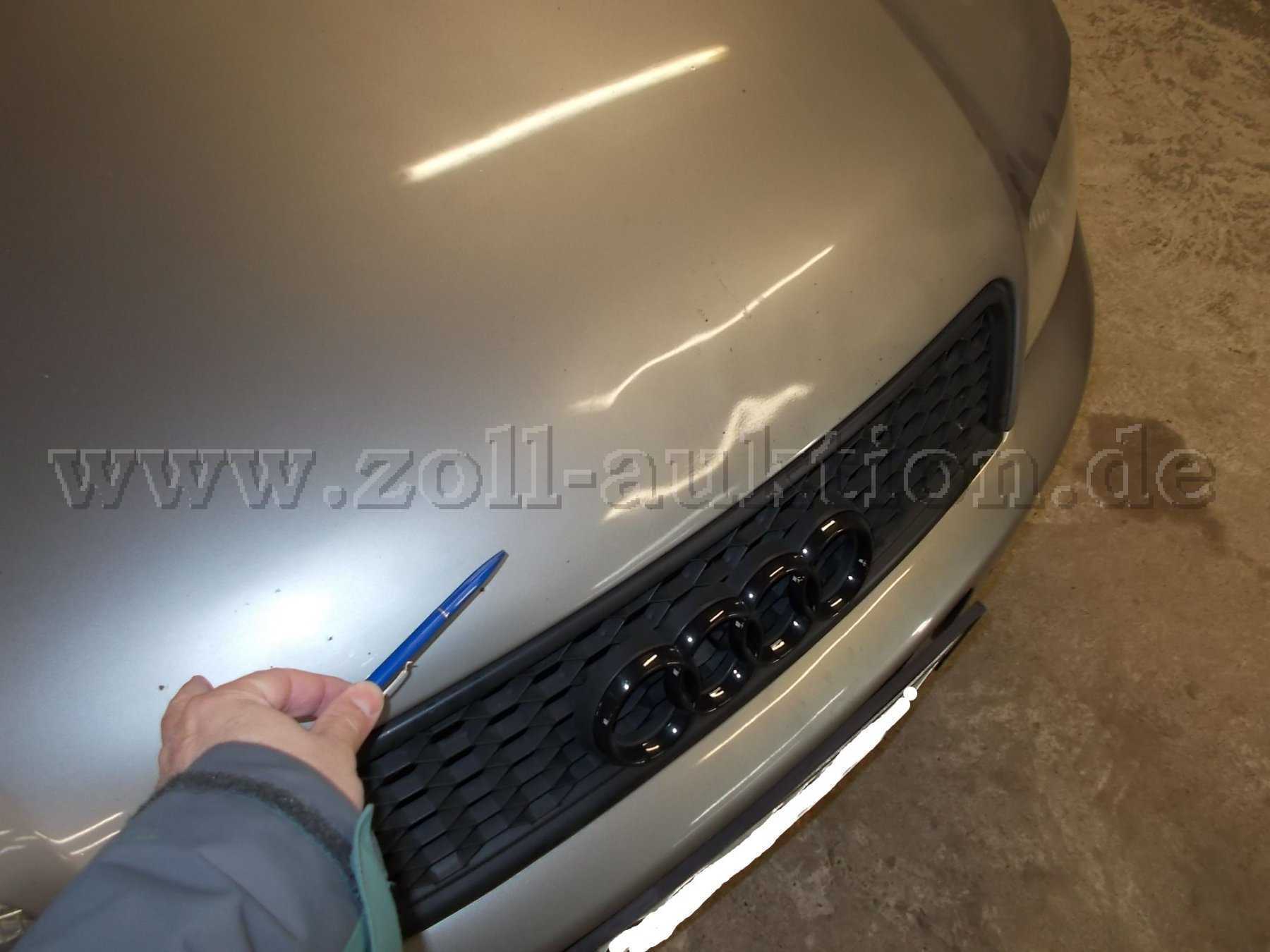 Beschädigungen der Motorhaube