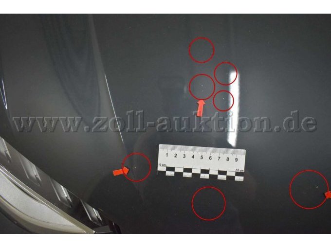 Motorhaube: Steinschläge (Detailaufnahme)