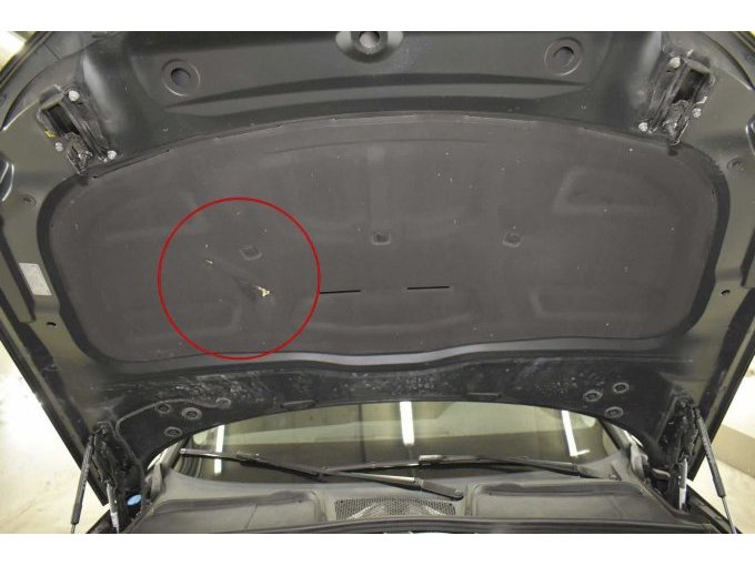 Motorhaube Dämm-Matte beschädigt