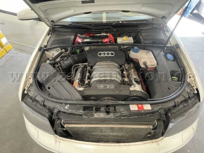 Audi A4 / Motorraum