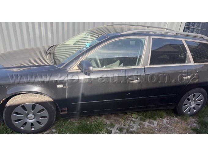 Fahrerseite mit Rostschäden über und neben vorderem Radkasten und