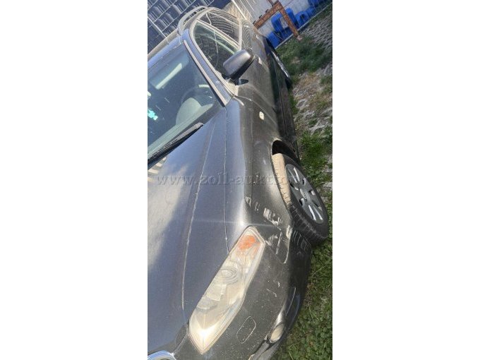 Fahrerseite vorne mit Unfall-/Streifschaden