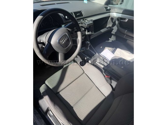 Fahrzeuginnenraum vorne Fahrerbereich