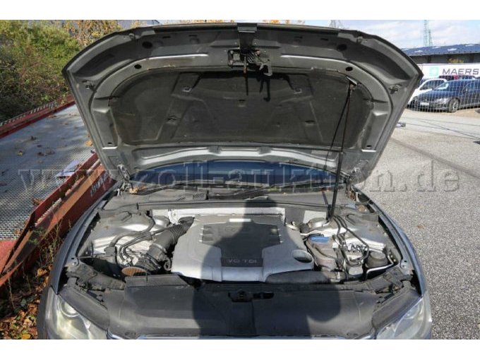 Motorhaube geöffnet