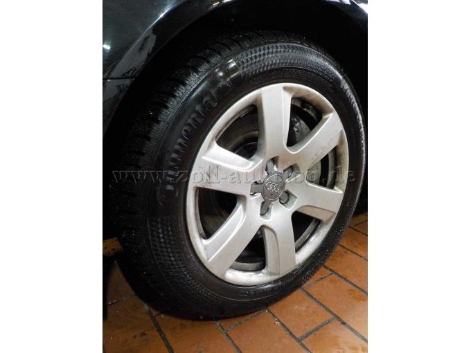 Detailbild Winterreifen am Fahrzeug