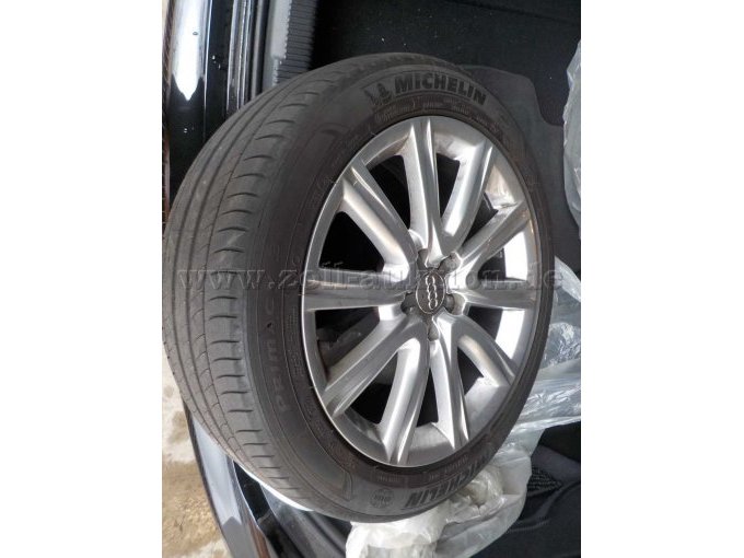 Detailbild Sommerreifen im Kofferraum