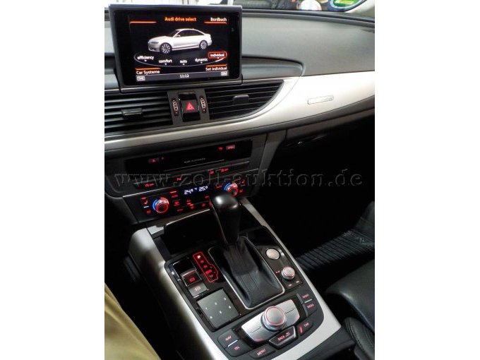 Detailbild Display und Mittelkonsole