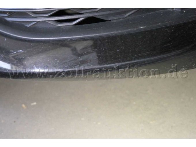 Detailbild Beschädigung Stoßfänger vorne rechts,
siehe beigefügtes Gutachten