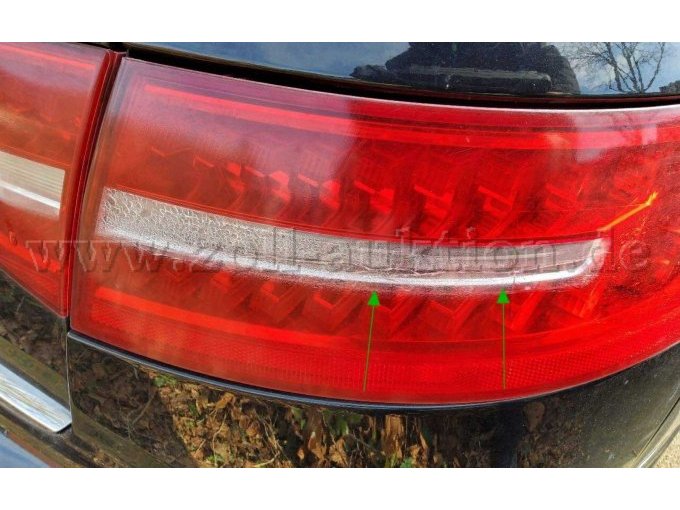 Rückleuchten rechts gebrochen