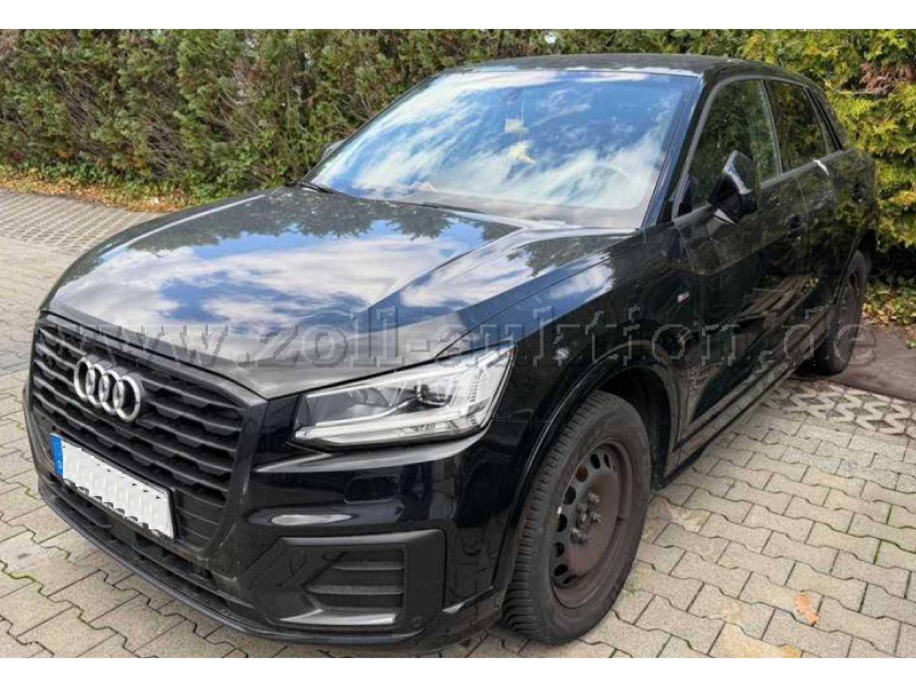 PKW Audi - von vorne links