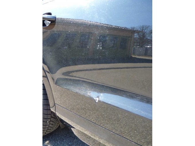 Beschädigung an Fondtüre rechts