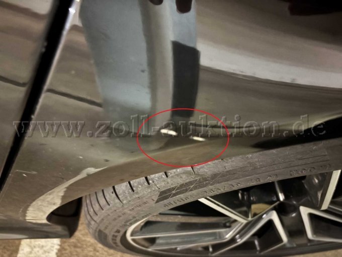 Kratzer im Lack auf der Seite hinten links