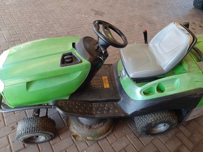 Bild 1 Rasenmäher von oben