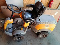 Aufsitzmäher seitlich