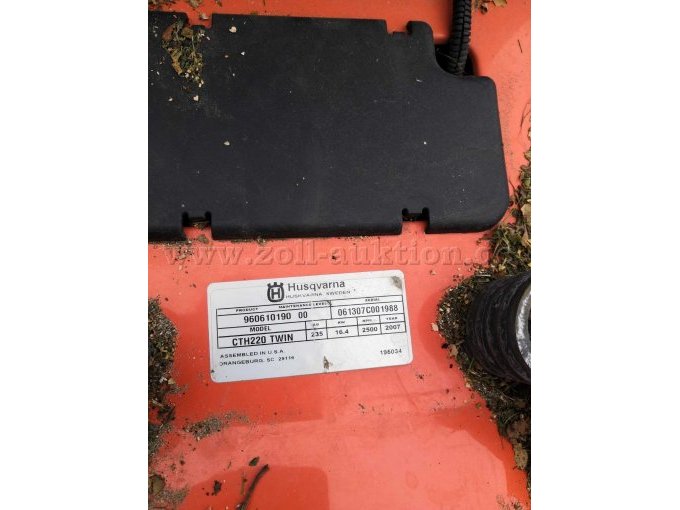 Typenschild mit technischen Daten, Baujahr des Rasenmähers
