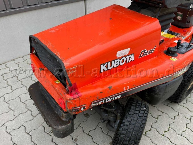 Kubota F1900 Anfahrschäden Motorhaube rechts, Dellen und Lackschäden