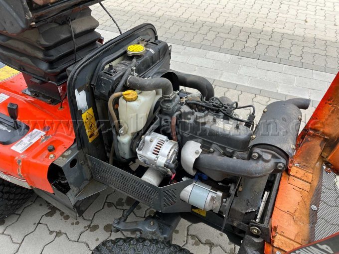 Kubota F1900 Motor Ansicht links