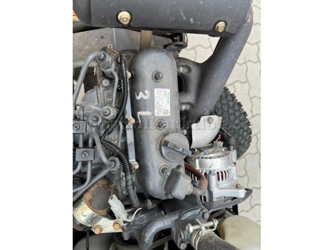 Kubota F1900 Motor Draufsicht mit Typenschild