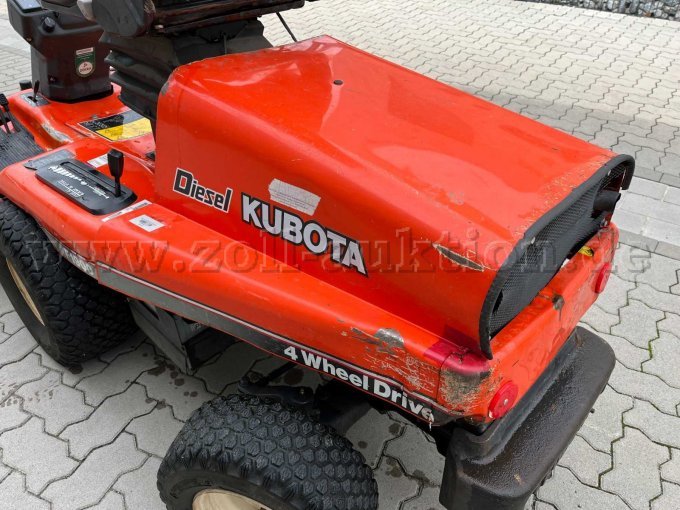Kubota F1900 Anfahrschäden Motorhaube links, Dellen und Lackschäden