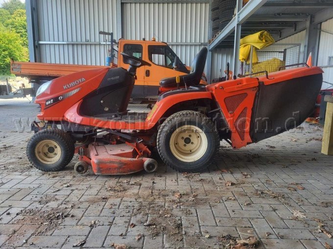 Rasentraktor Kubota GR 2100 EC2 Ansicht rechte Seite