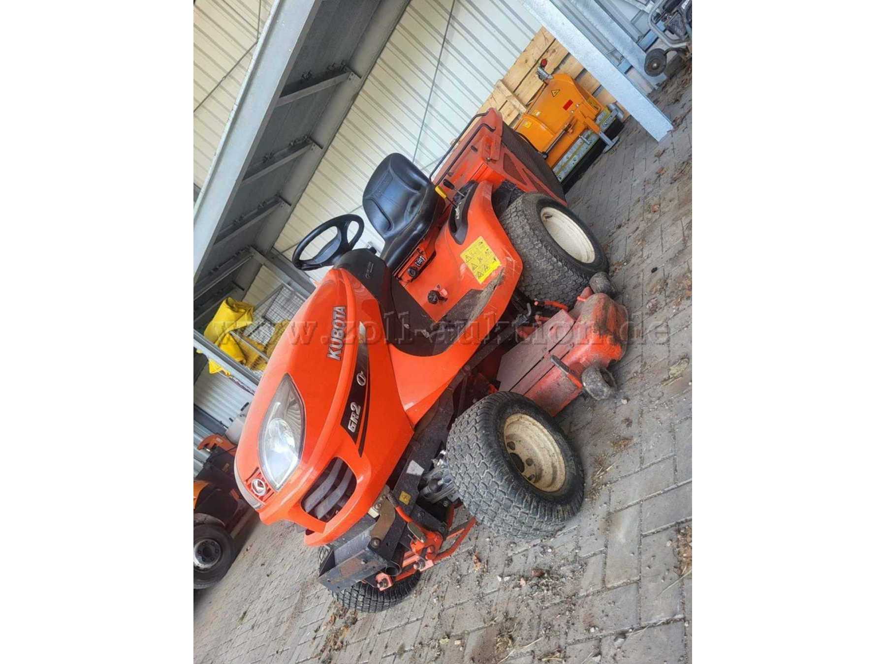 Rasentraktor Kubota GR 2100 EC2 Vorderansicht