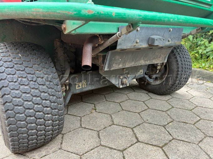 Reifen hinten und Abgasanlage