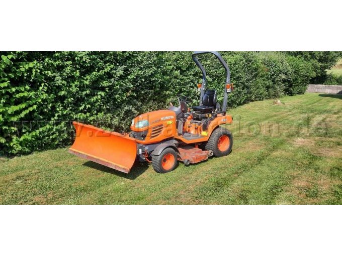 Ansicht mit Überrollbügel und Räumschild