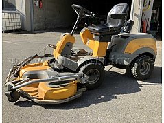 Aufsitzrasenmäher Ansicht vorne links