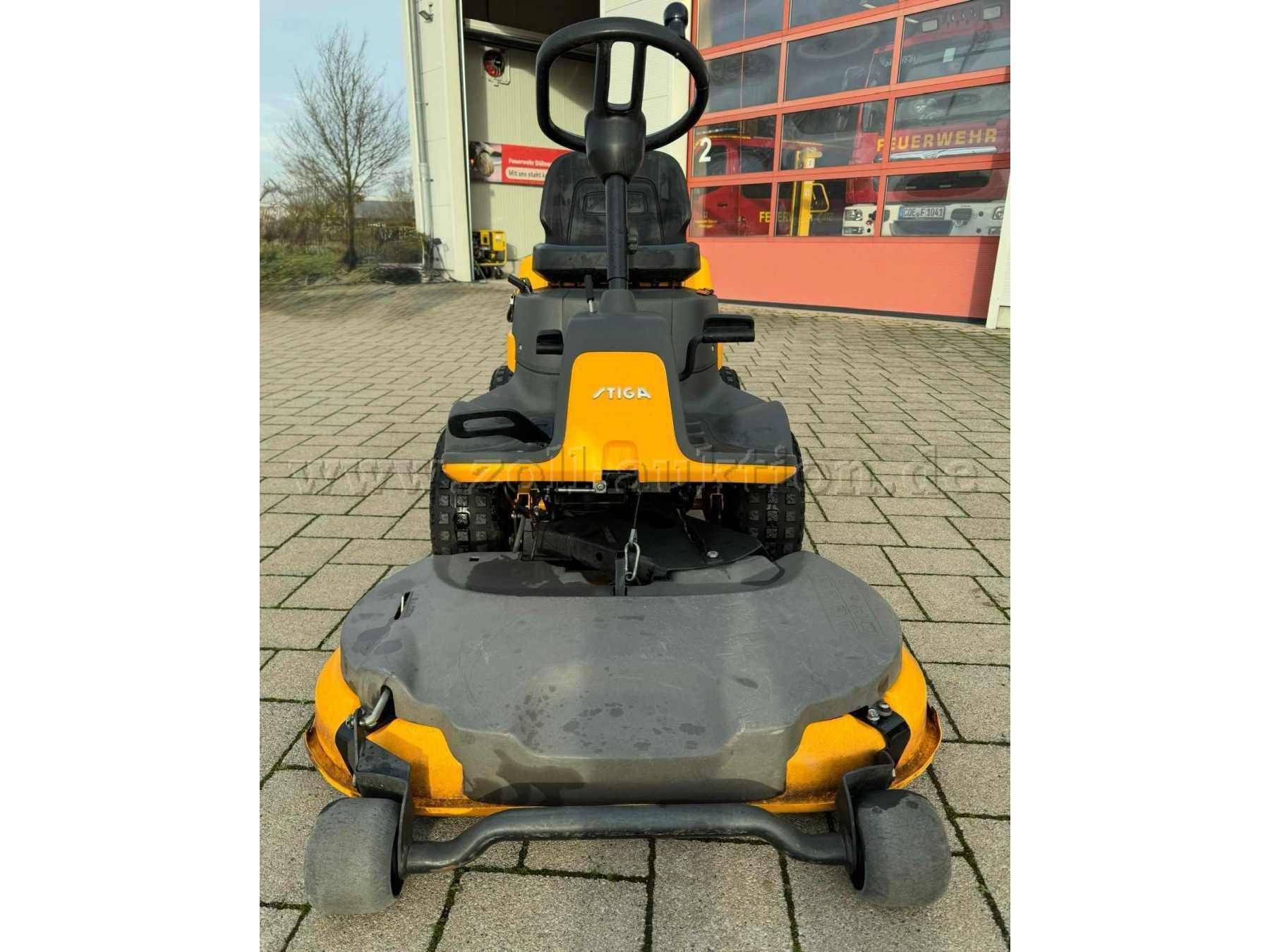 Aufsitzmäher - Frontansicht