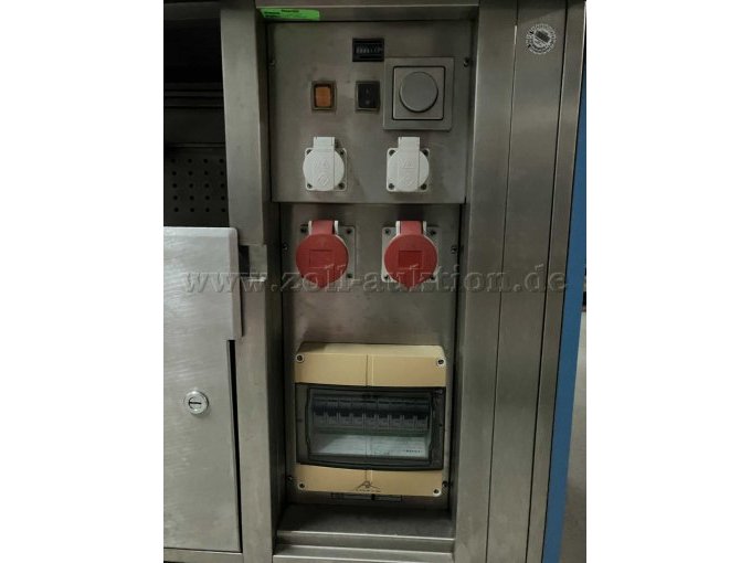 Blick auf Steckdosenanschlüsse