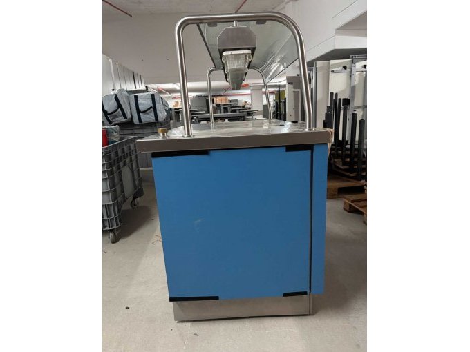 Blick auf Theke re. Seite Kratzer am Lack