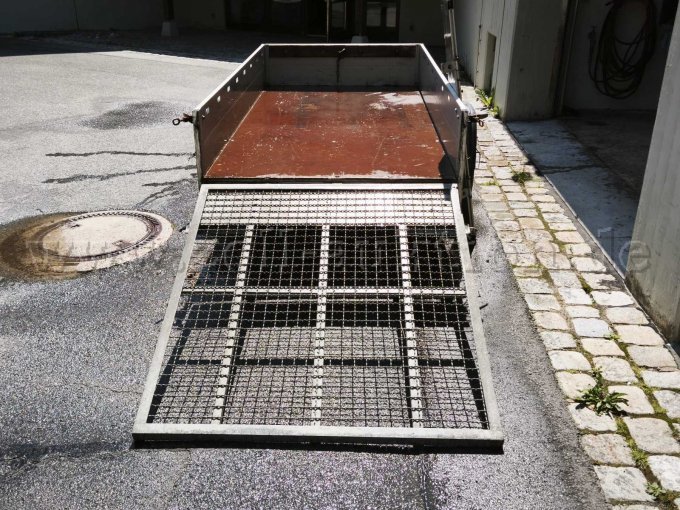Anhänger hinten