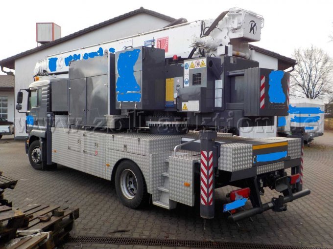 Heck- und Seitenansicht Kran LKW