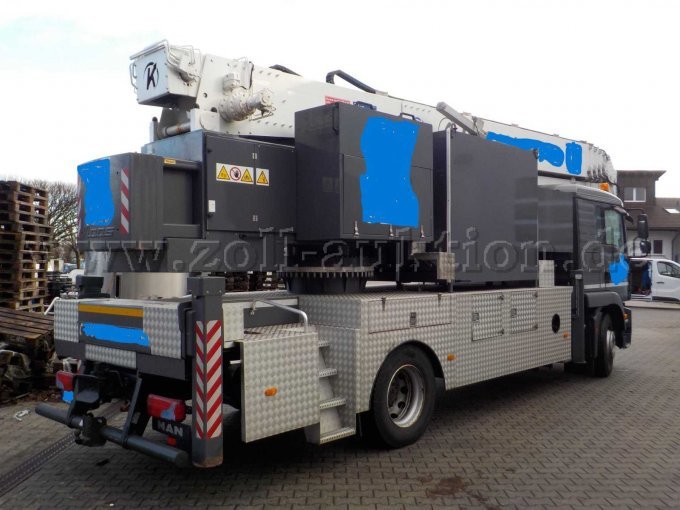 Heckansicht Kran LKW