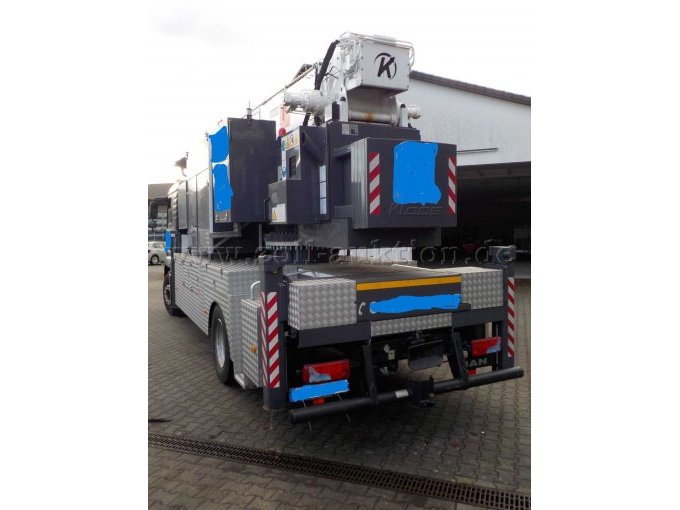 Heckansicht Kran LKW