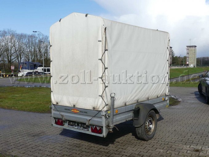 Anhänger hinten rechts