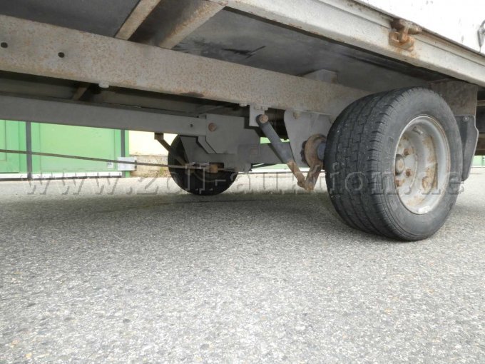 1 Böckmann Zentralachsanhänger CHSC, defekt, gebraucht: Detailansicht Achsbereich