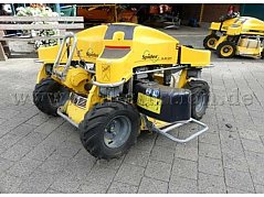 Spider Böschungsmäher. Zur Versteigerung steht nur der beschriebene Bäschungsmäher vorne im Bild!