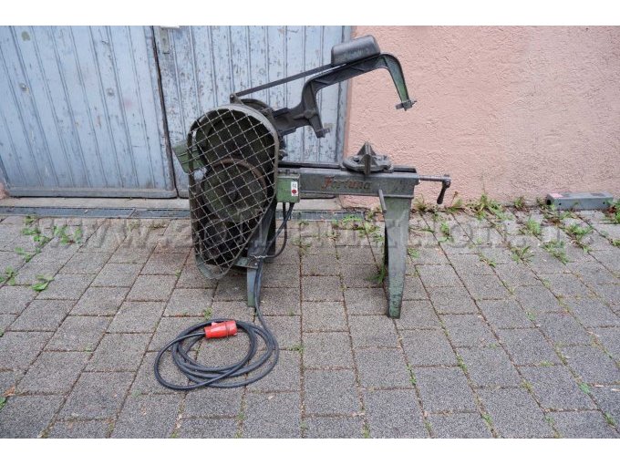 Bügelsäge vorne