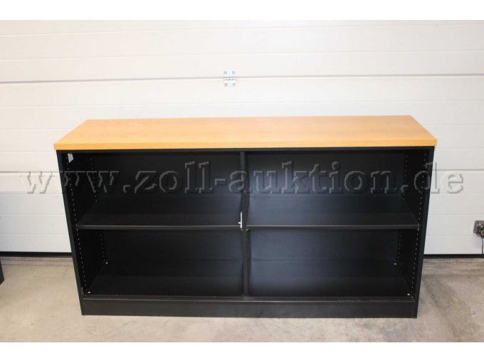 Schrank mit Abdeckplatte